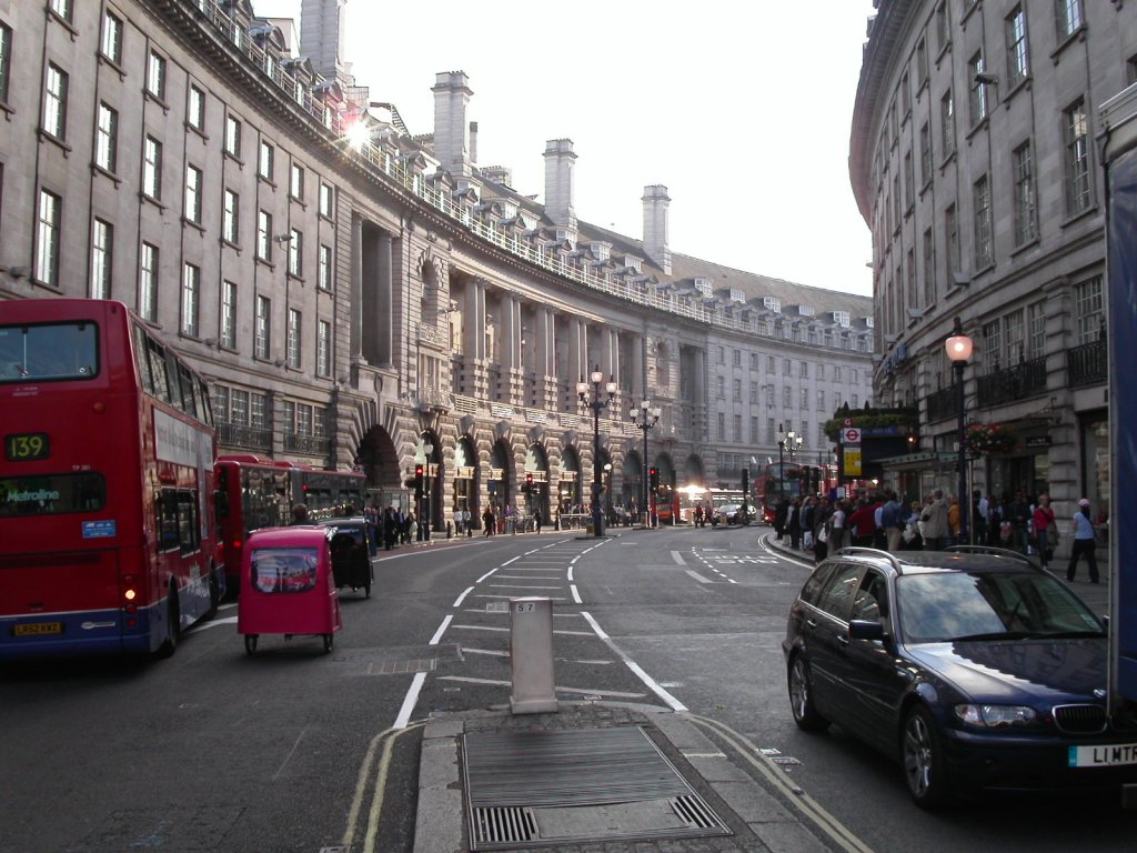Дороги лондона. Оксфорд-стрит в Лондоне. Риджент-стрит. Брутон стрит Лондон. Кингс роуд улица Лондона.