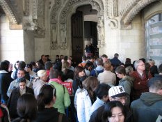 Waiting to get up in La Sagrada Familia